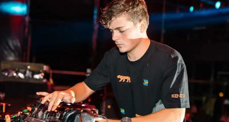 Martin Garrix using FL Studio as Dj